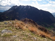 Da Valpiana di Serina breve, ma appagante salita al MONTE CASTELLO (1474 m.) il giorno di Pasqua, 8 aprile 2012 - FOTOGALLERY